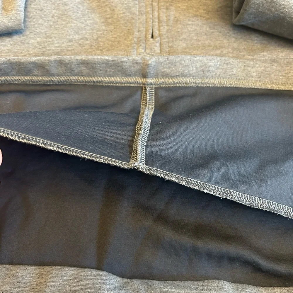 Travis Mathew 1/4 Zip Pullover Gray Sweatshirt with wide pockets XL